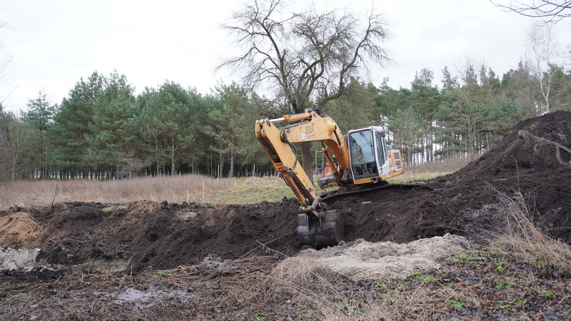kopanie stawów, usługi koparką, budowa stawu, prace ziemne, SkowBud, staw kąpielowy, staw ogrodowy, realizacja stawu, projektowanie stawów, koparka w akcji, prace budowlane, staw w ogrodzie, jak zrobić staw, budowa stawu krok po kroku, profesjonalne usługi koparką